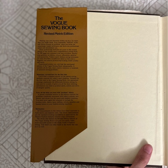 The Vogue Sewing Book 1975 Vintage - Picture 2 of 10